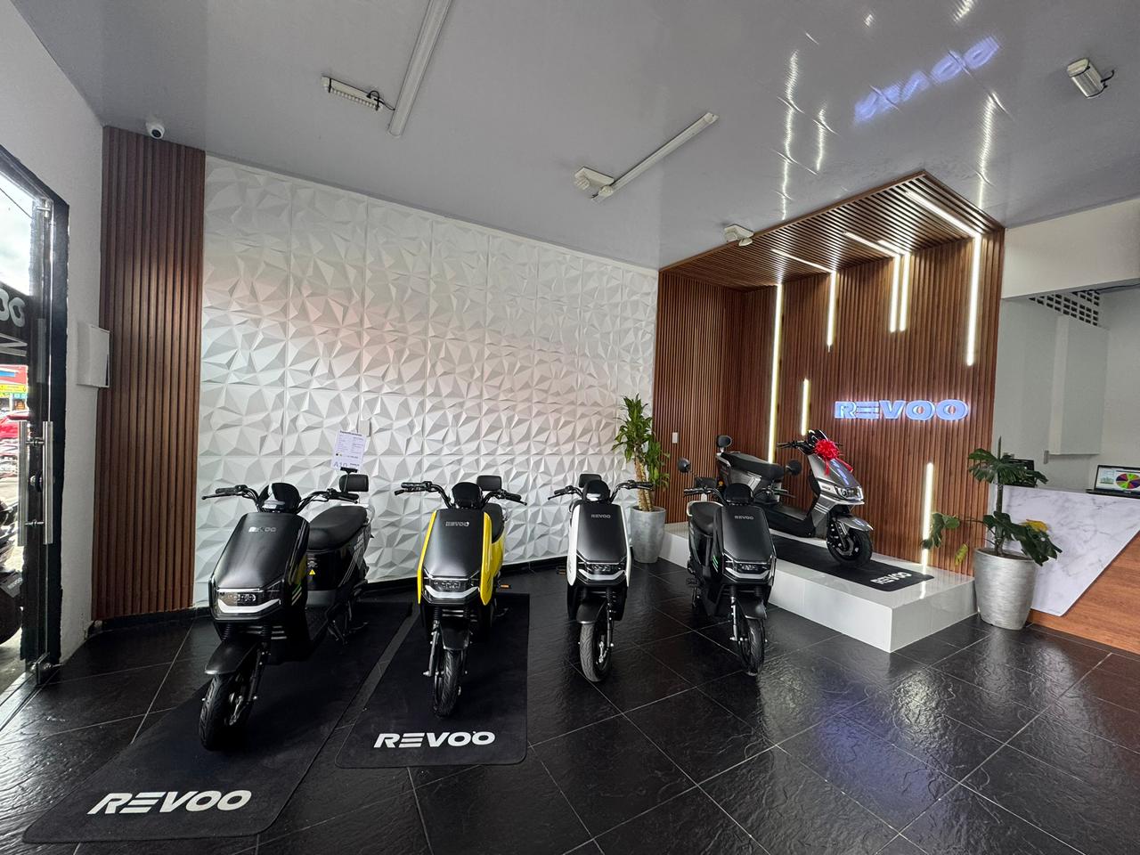 Revoo inaugura su primera tienda en Acacías Meta